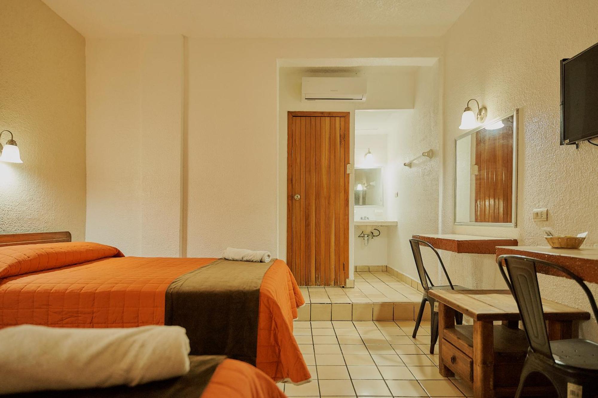 Hotel Cervantino 2*
